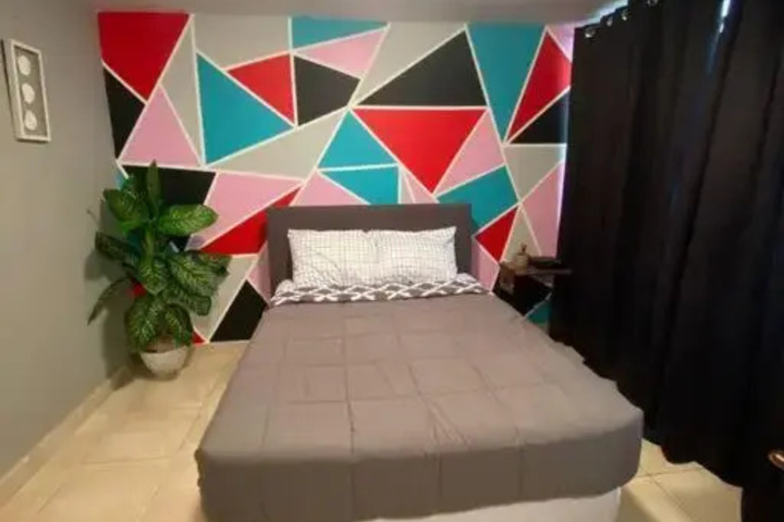 Room 9 of 17