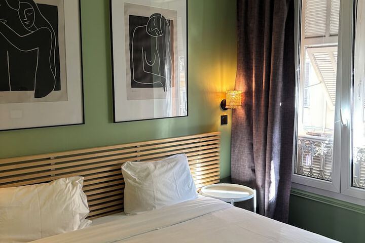 Room 8 of 76