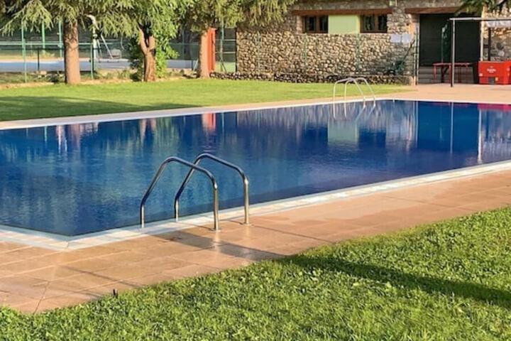 Pool 15 of 41