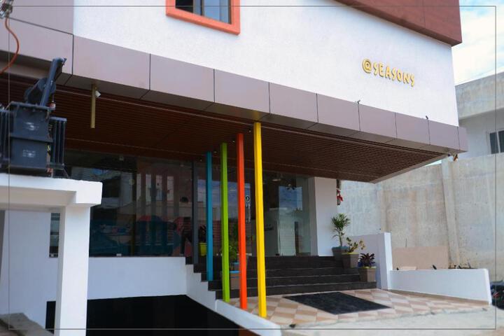 SEASONS HOTEL