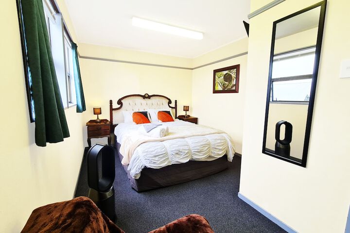 Room 16 of 28