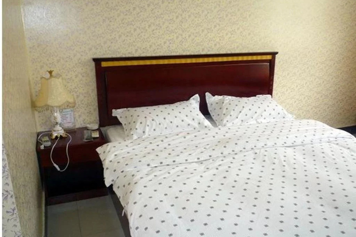 Room 5 of 9