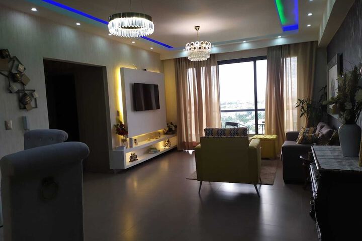 Lounge 20 of 49