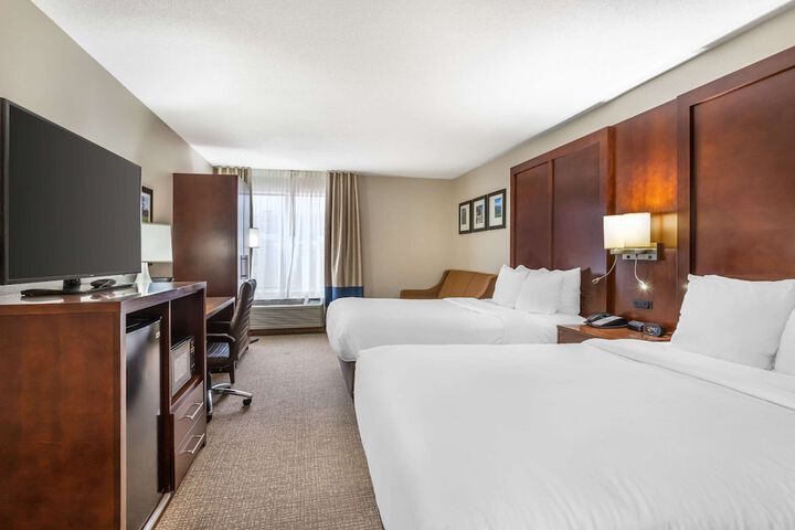 Upgrade Suite King Bed (10 of 10)