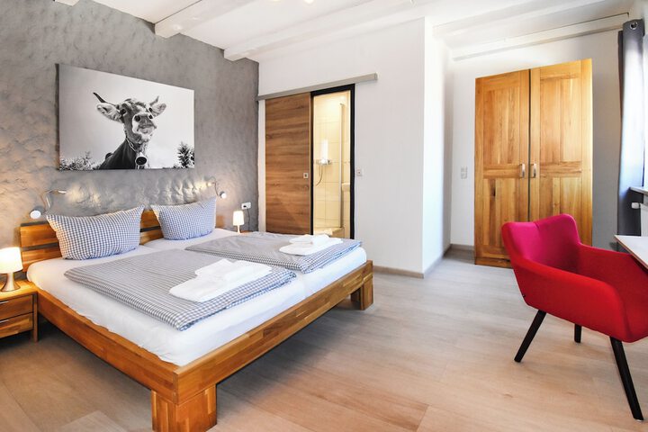 Room 4 of 9