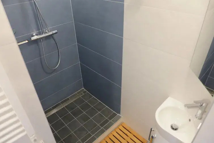 Room 8 of 13