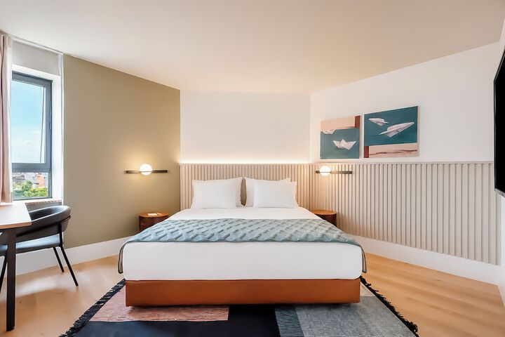 Room 46 of 100