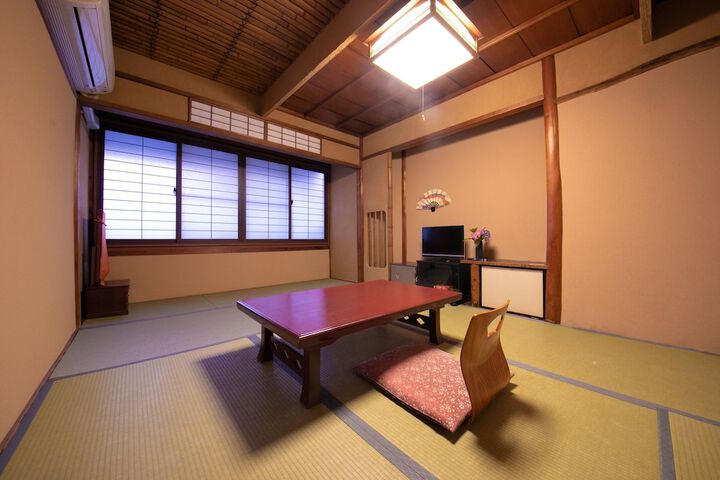 Room 7 of 68