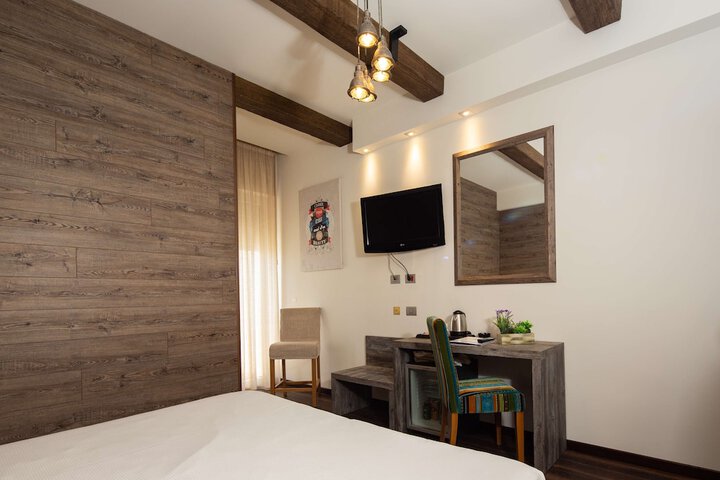Room 18 of 90