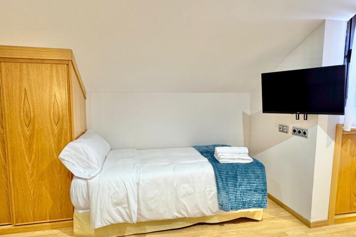 Room 13 of 80