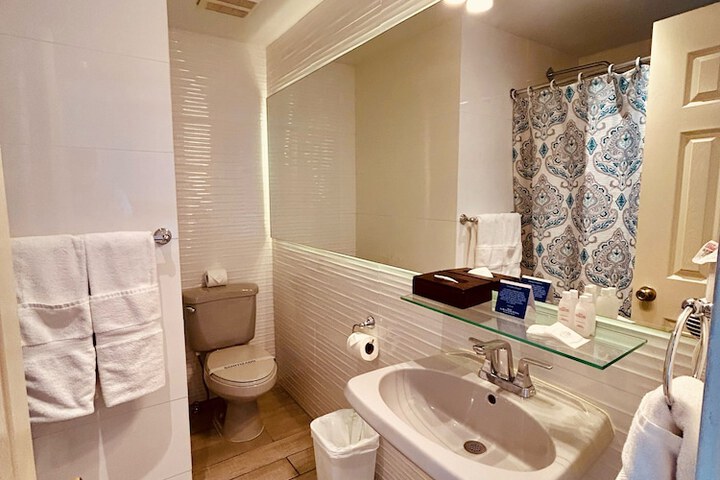 Room 10 of 34