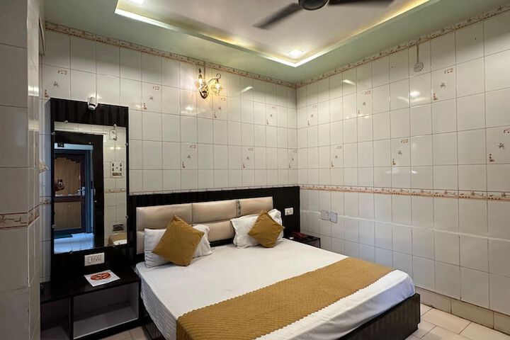 Room 14 of 27