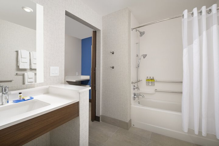 Room 12 of 41