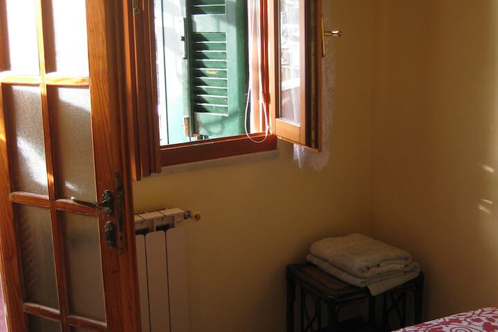 Room 2 of 22