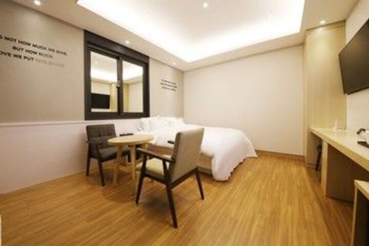 Room 9 of 27