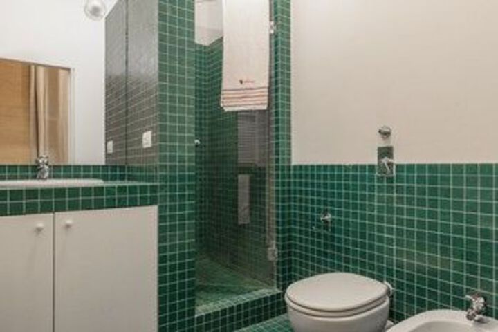 Room 2 of 31