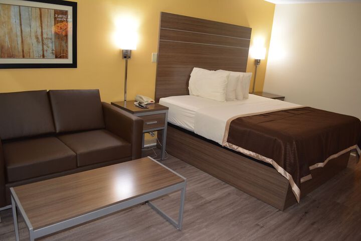 1 King Bed (2 of 12)