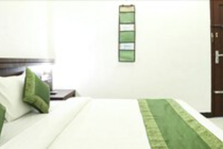 Room 18 of 34