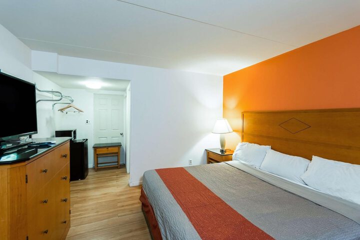Room 16 of 25