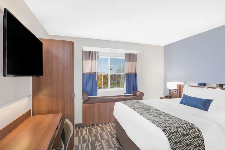 Room 10 of 33