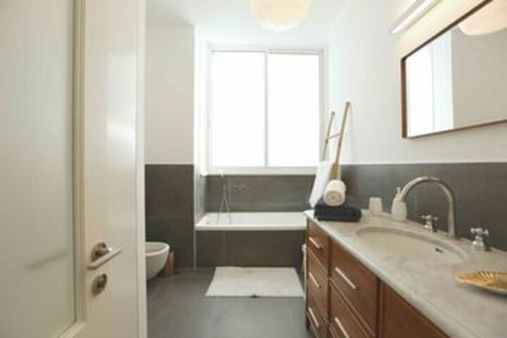 Room 2 of 17