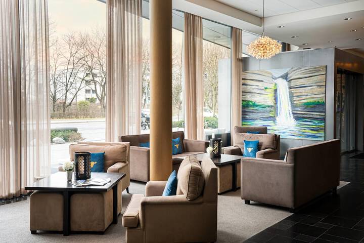 Entrance & Lobby