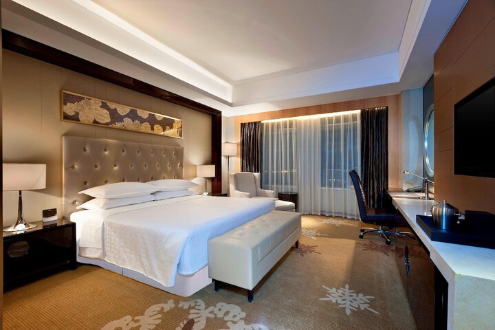 Room 11 of 32