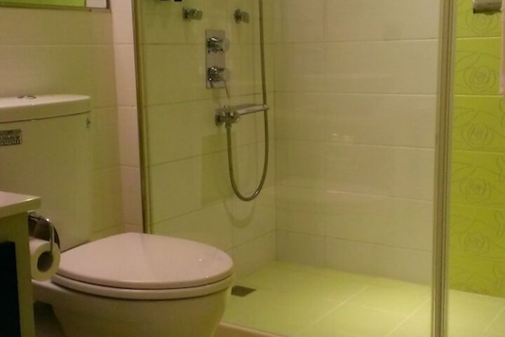 Room 4 of 64