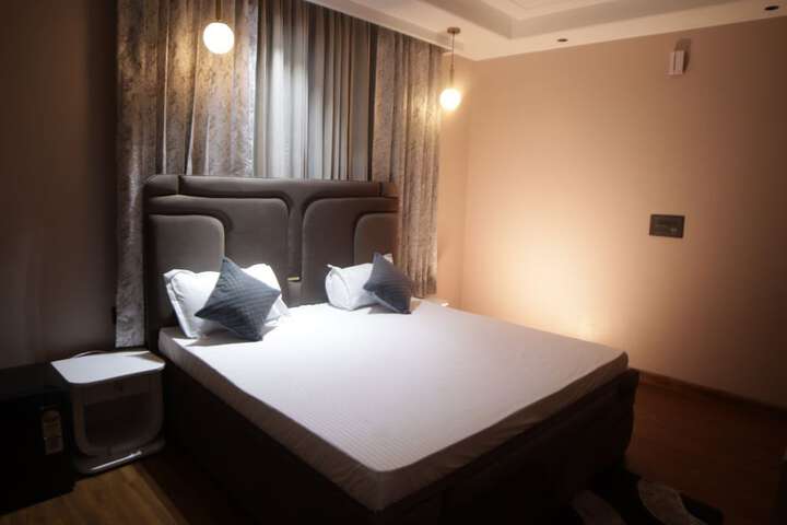 Room 33 of 60