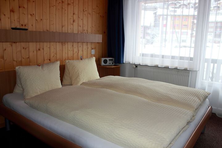 Room 8 of 38