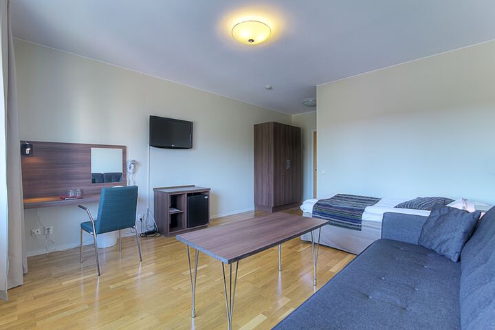 Room 17 of 77