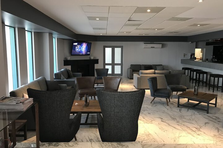 Lounge 48 of 54
