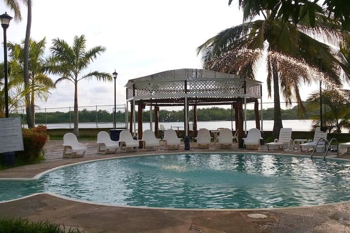Pool 23 of 58
