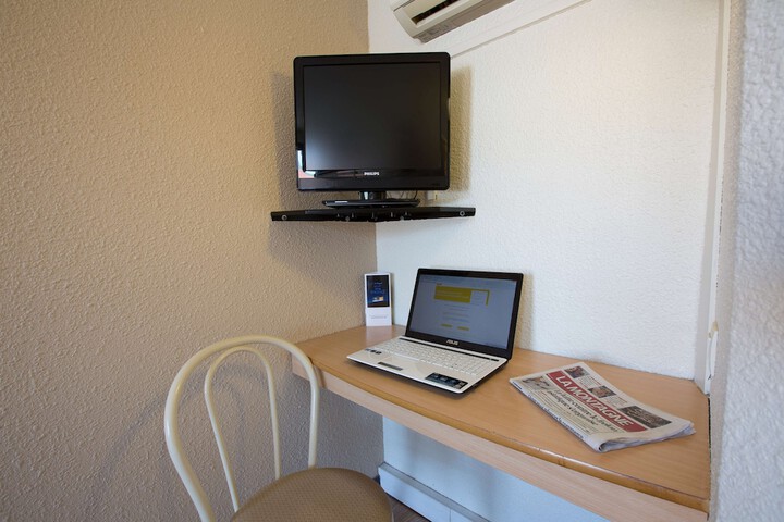 Room 10 of 27
