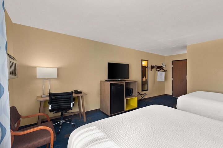 2 Double Beds Accessible (3 of 6)