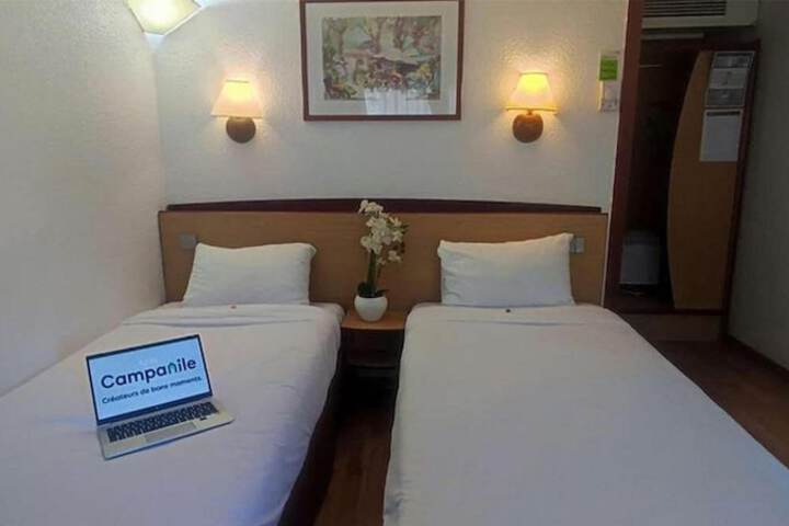 Room 8 of 28