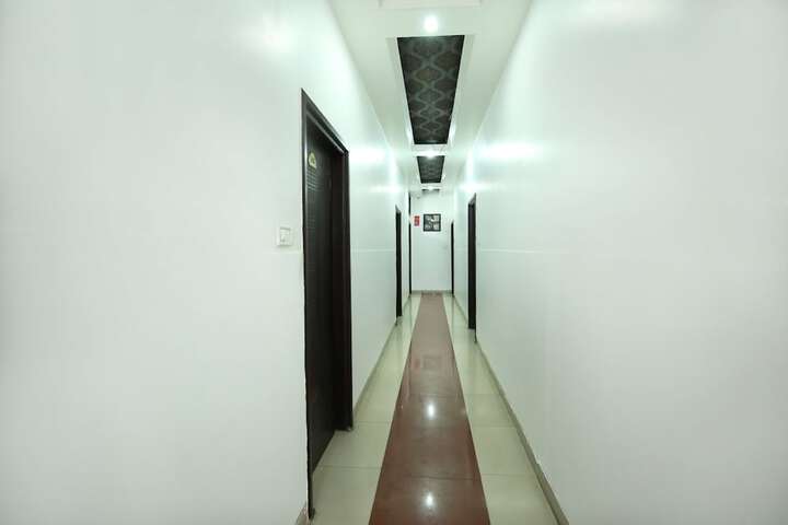Ballroom/Hall 30 of 31