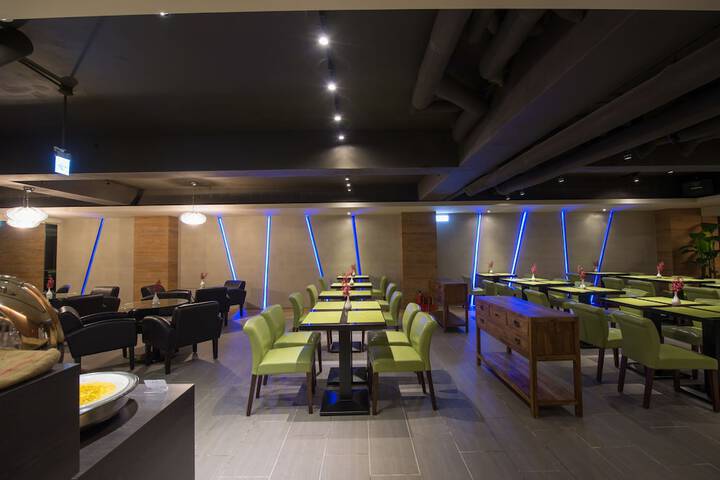 Dining 77 of 91