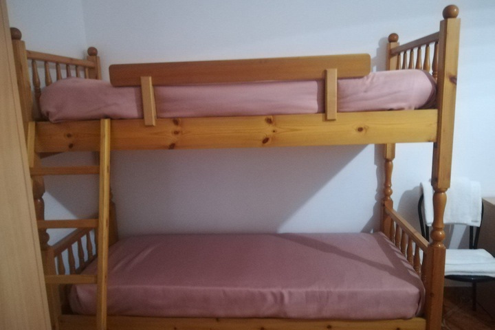 Room 3 of 77