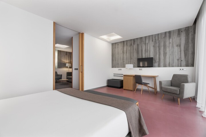 Room 13 of 30