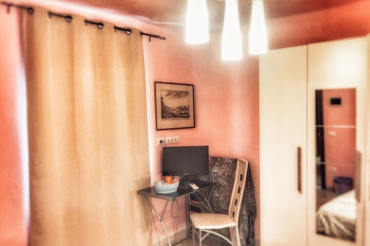 Room 13 of 42