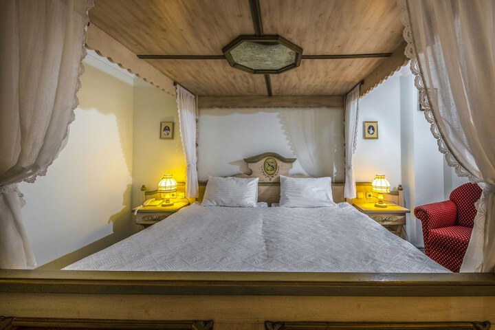 Room 13 of 75