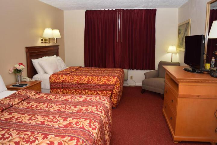 1 Queen Bed (8 of 25)