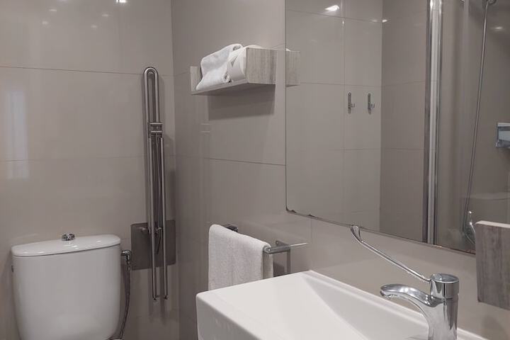 Room 7 of 28