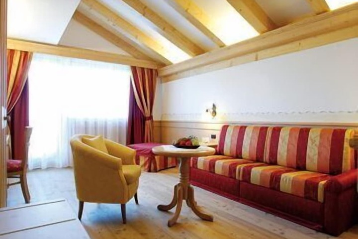 Room 21 of 34