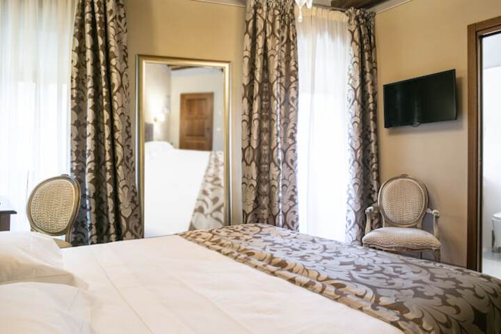 Room 9 of 110