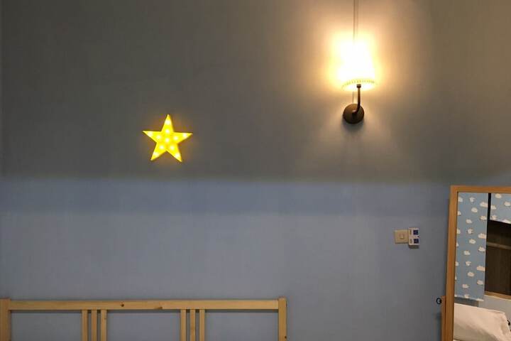 Room 11 of 16