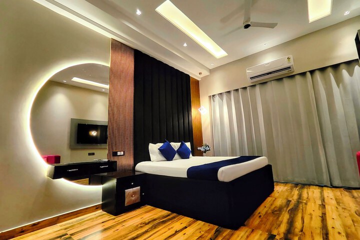 Room 8 of 24