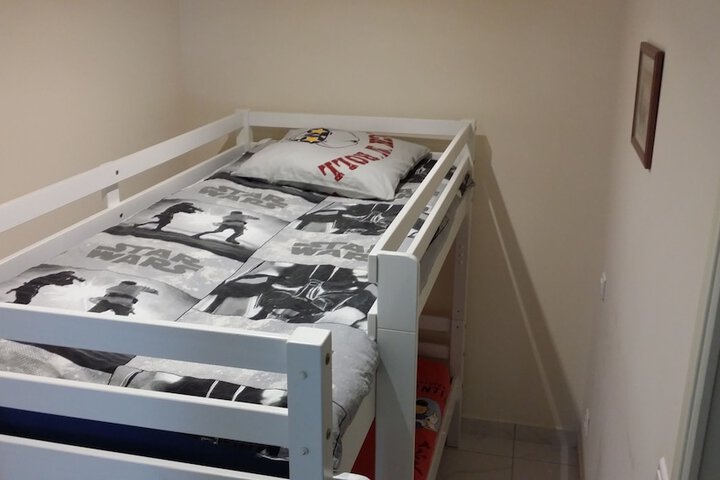 Room 9 of 32