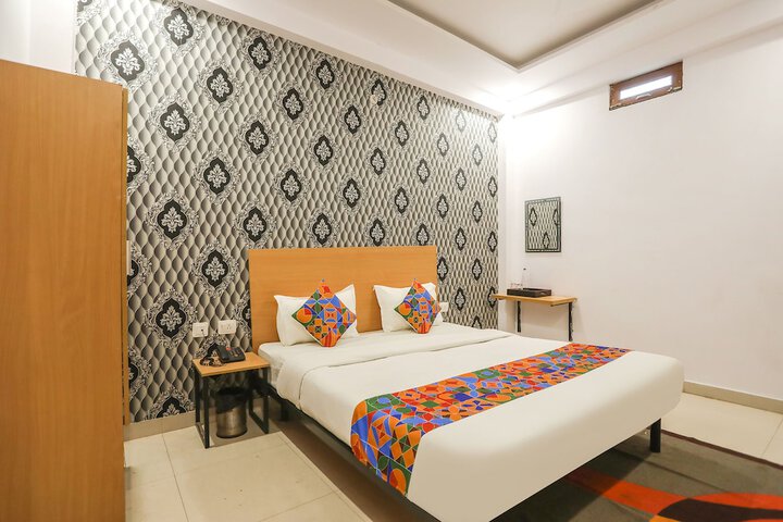 Room 4 of 33